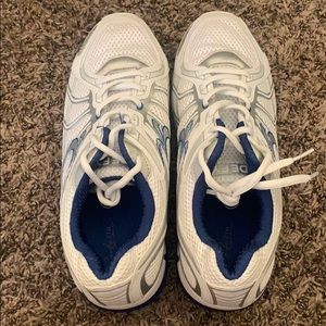 G-Defy Super Walk Athletic Shoes